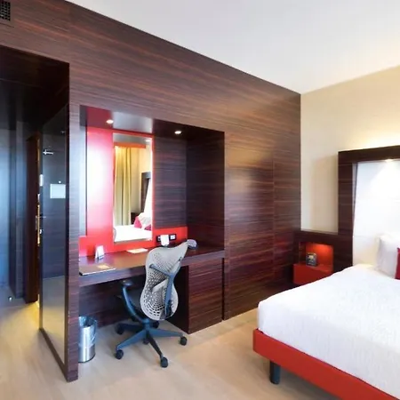 Hilton Garden Hotel 4*