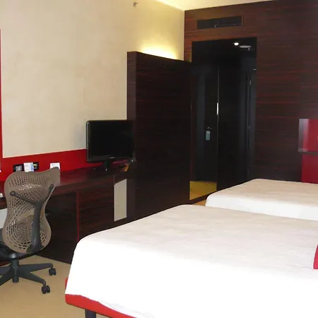 Ξενοδοχείο Hilton Garden 4*