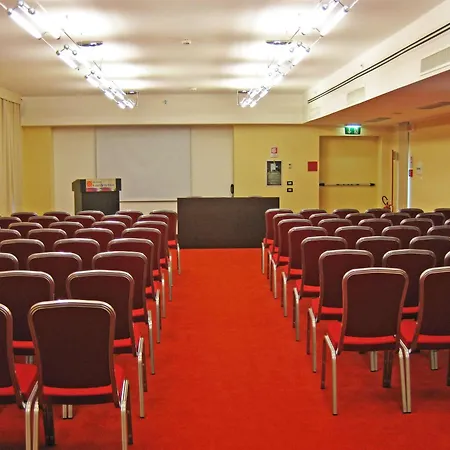 Ξενοδοχείο Hilton Garden 4*