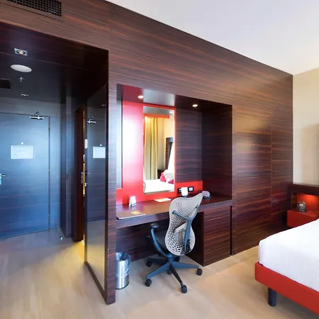 Hilton Garden 4*
