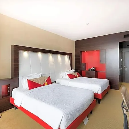 Hilton Garden Hotel 4*